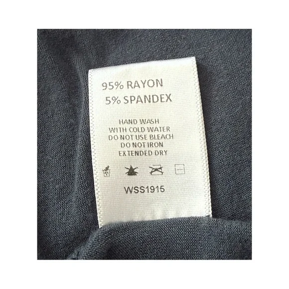 Windsor Boho Chic T shirt. Y2K Rose Design. Keyhole Neckline. Gray. Size S - Picture 6 of 6